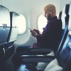 Czy Bluetooth w samolocie jest dozwolony? Sprawdź, zanim polecisz!