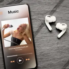 Słuchawki do iPhone'a: Które wybrać? Ranking AirPods i alternatyw