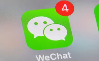 Ikona WeChat z czterema nieprzeczytanymi wiadomościami. Czas na szybki chat!