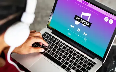 Osoba w słuchawkach próbuje połączyć AirPods z laptopem, ale na ekranie widnieje komunikat "NO SOUND".