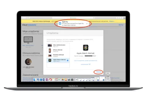 Jak usunąć kartę z Apple Pay? Na ekranie widzisz komunikat o usunięciu kart z Apple Pay na Apple Watch. Kliknij "Gotowe".
