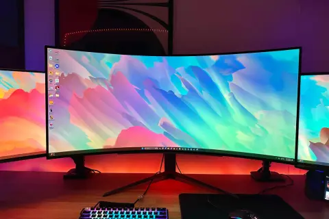 Monitor 1440p: Złoty Środek? Wybierz Idealny do Gier i Pracy