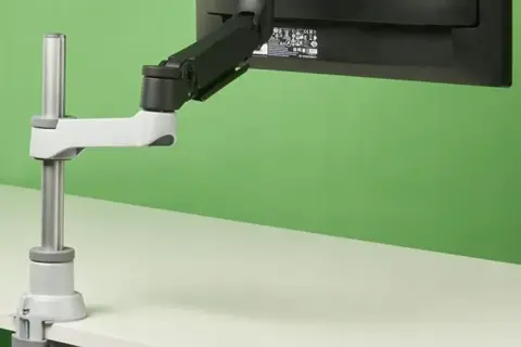 Jaki uchwyt do monitora? Wybierz idealny i zadbaj o ergonomię!