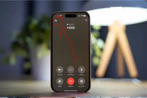 Ikona nagrywania rozmowy na ekranie iPhone'a. Dowiedz się, jak nagrać rozmowę telefoniczną.