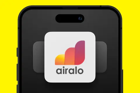Aplikacja Airalo na telefonie, oferująca wygodne rozwiązania esim dla podróżnych.