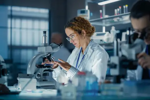 Zarobki monitora badań klinicznych (CRA) w Polsce: Ile zarobisz?