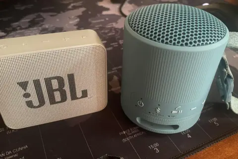 Jak połączyć dwa głośniki Bluetooth? Pełne stereo i więcej!