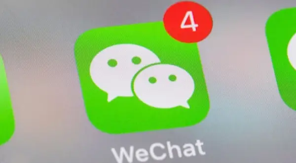 Ikona WeChat z czterema nieprzeczytanymi wiadomościami. Czas na szybki chat!