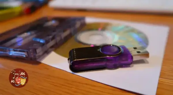 Muzyka na pendrive: Jak pobrać legalnie i odtwarzać bez problemów?