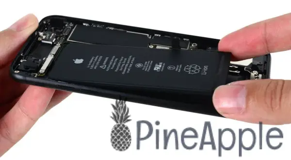 iPhone 11: Wymiana baterii cena od 200 zł. Czy to się opłaca?
