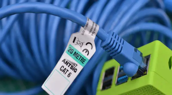 Kabel Ethernet: Prawda o prędkości, gamingu i pingu. Jaki wybrać?