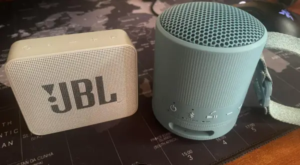 Jak połączyć dwa głośniki Bluetooth? Pełne stereo i więcej!