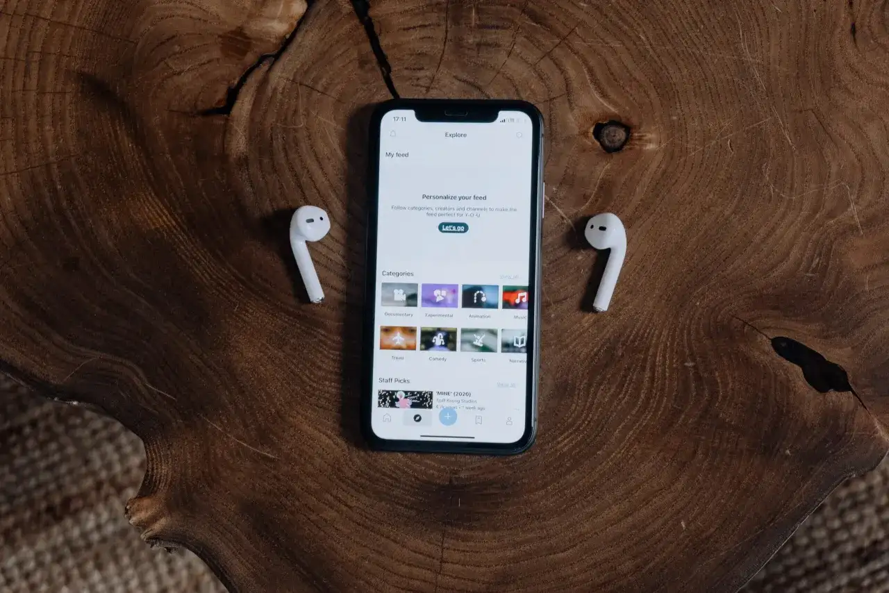 Jak sparować AirPods z iPhonem - krok po kroku i bez problemów