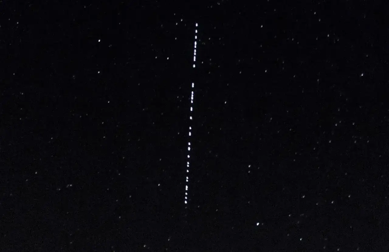 Starlink - przeloty satelitów czy zasięg internetu? Sprawdź!
