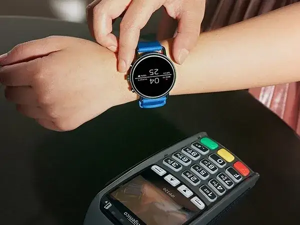 Płatność zbliżeniowa smartwatchem