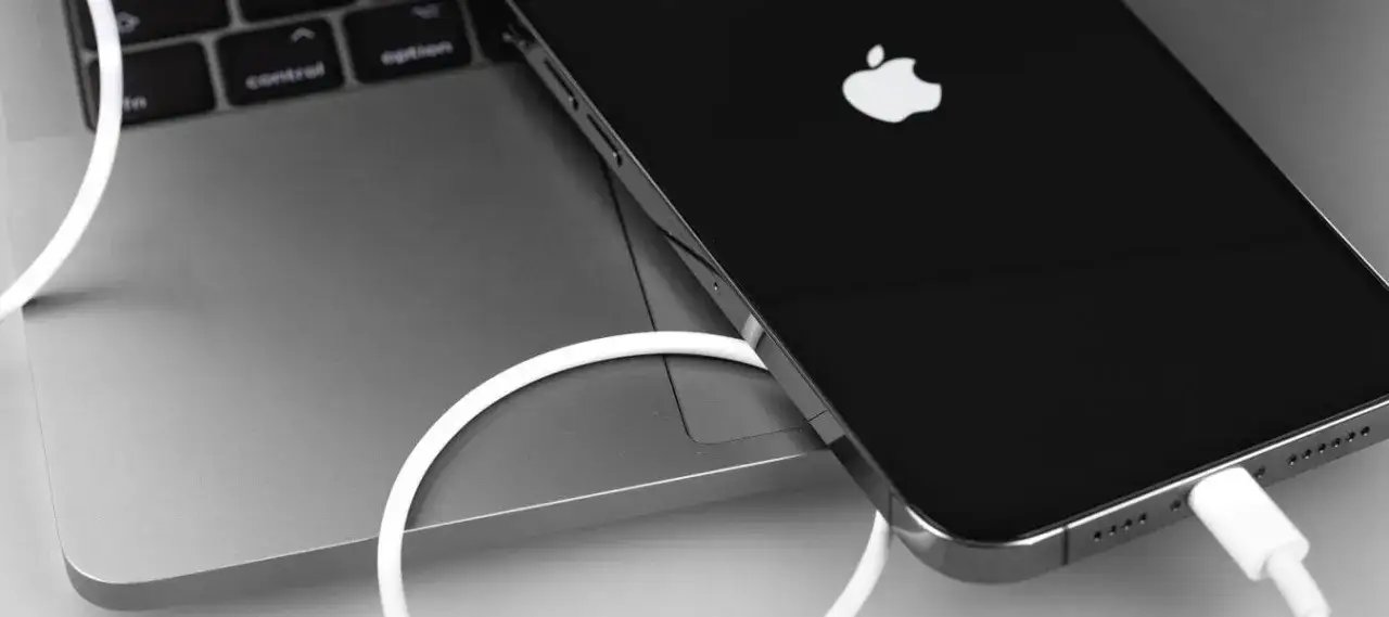 przenoszenie zdjęć komputer iphone kabel