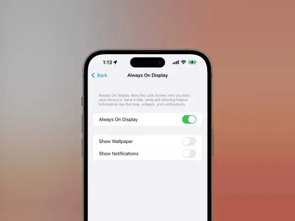 Ustawienia telefonu z włączoną funkcją **always on display**. Widoczny ekran blokady z informacjami o czasie i powiadomieniach.